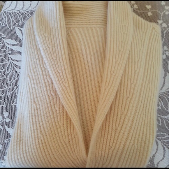 ISO this Belinda Robertson Cashmere Cardigan Made in Scotland - Picture 3 of 5